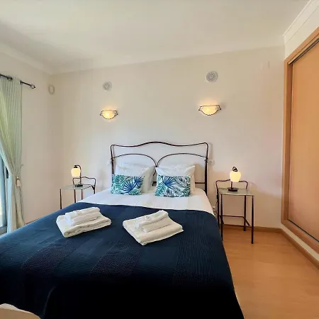 Terrace With Pool By Homing شقة *