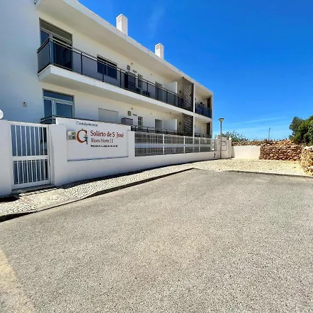Terrace With Pool By Homing Albufeira